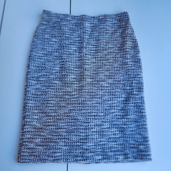 NWOT Ann Taylor Stretch Pull On Chunky Tweed Skirt Elastic Waist Black White 6 - Picture 10 of 10